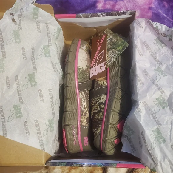 RealTree Girl Camouflage and Pink Women's Size 7 Slip On Shoes - Picture 4 of 7